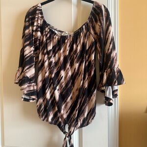 L'ATISTE Black and Tan Tie-Front Blouse